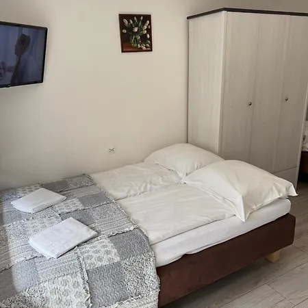 4 Pory Roku Bed & Breakfast 3*